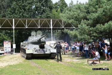 Pokaz jazdy czołgu T-34