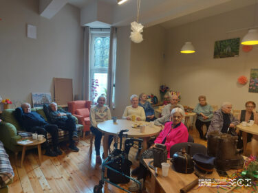 Pensjonariusze Domu Dziennego Pobytu podczas spotkania